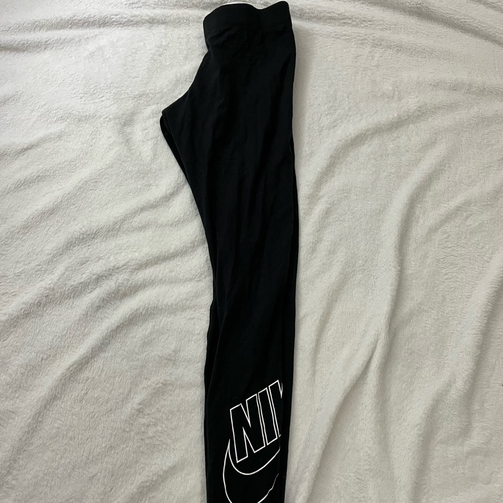 Black Nike leggings